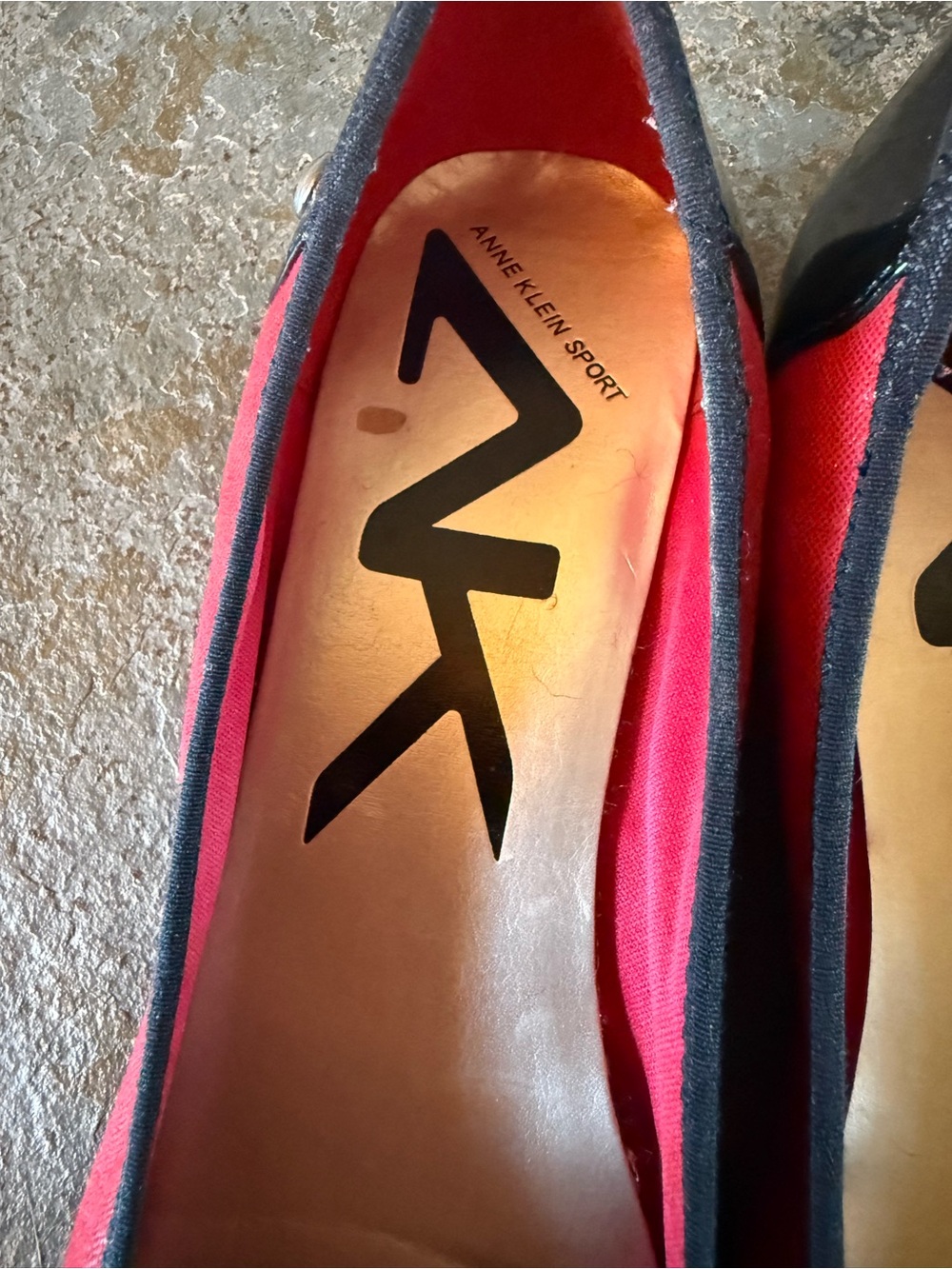 Size 8.5M Anne Klein Red Flats with Black Patent Toe and Bow - Picture 8 of 9
